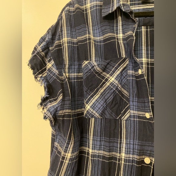 Forever 21 Blue Plaid Men’s Sleeveless Shirt - Picture 4 of 8